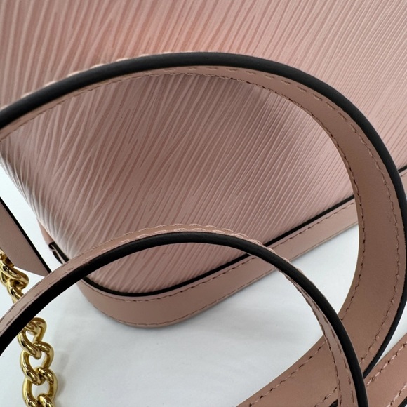 Authentic LOUIS VIUTTON EPI ALMA BB - Picture 10 of 11